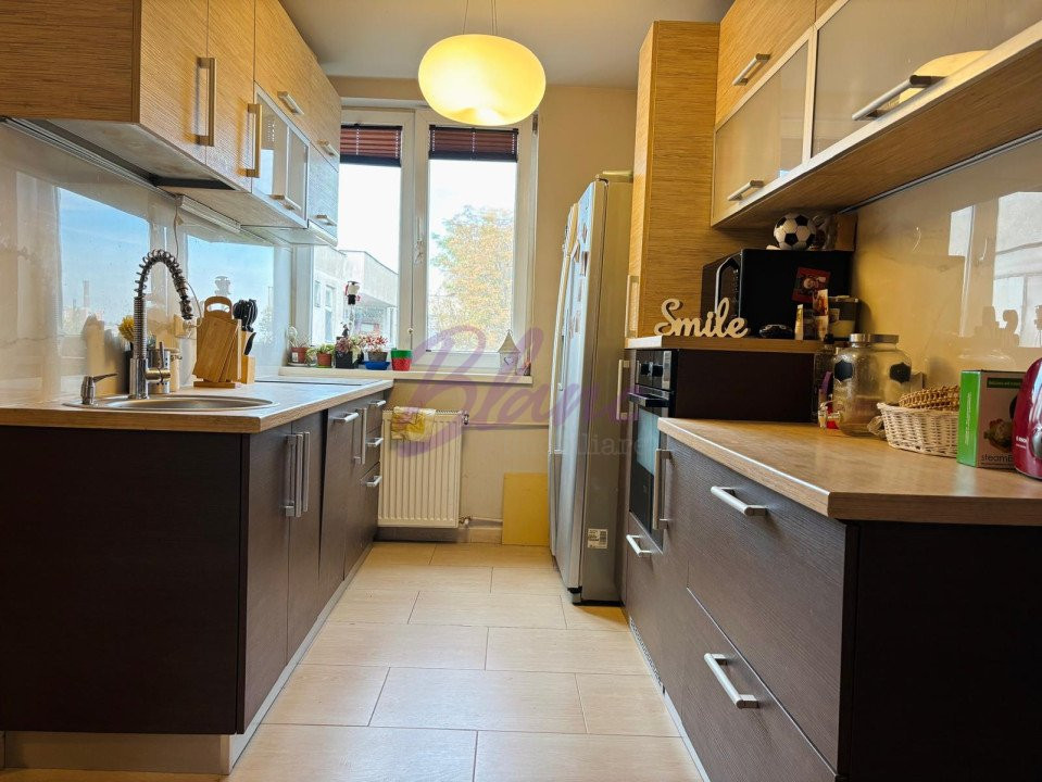 Apartament  4 camere, pe malul Crisului