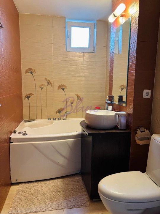 Apartament  4 camere, pe malul Crisului