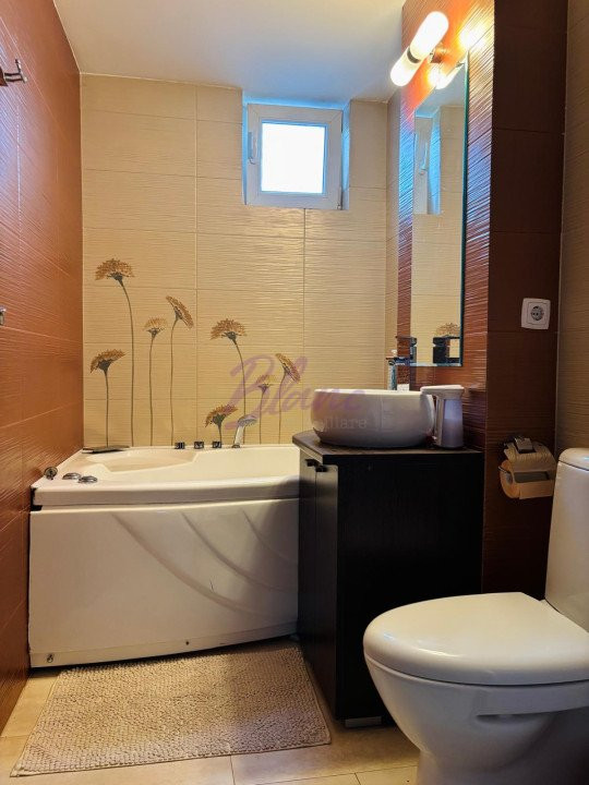 Apartament  4 camere, pe malul Crisului