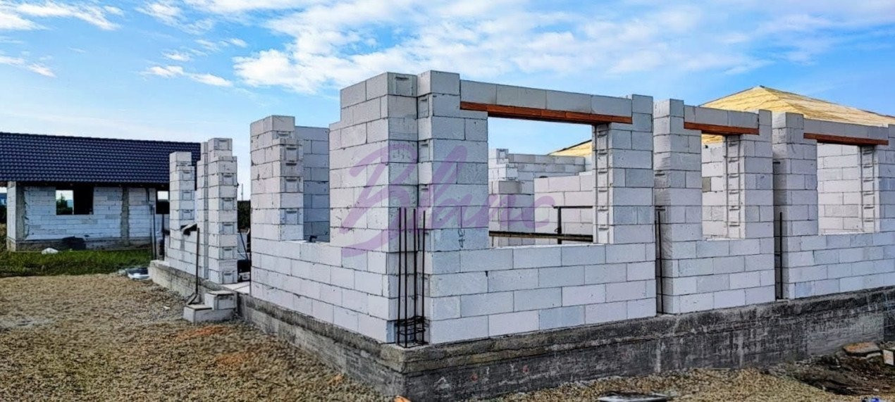 Casă în construcție cu două corpuri – Cihei, în apropierea Complexului Neșu