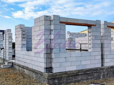 Casă în construcție cu două corpuri – Cihei, în apropierea Complexului Neșu