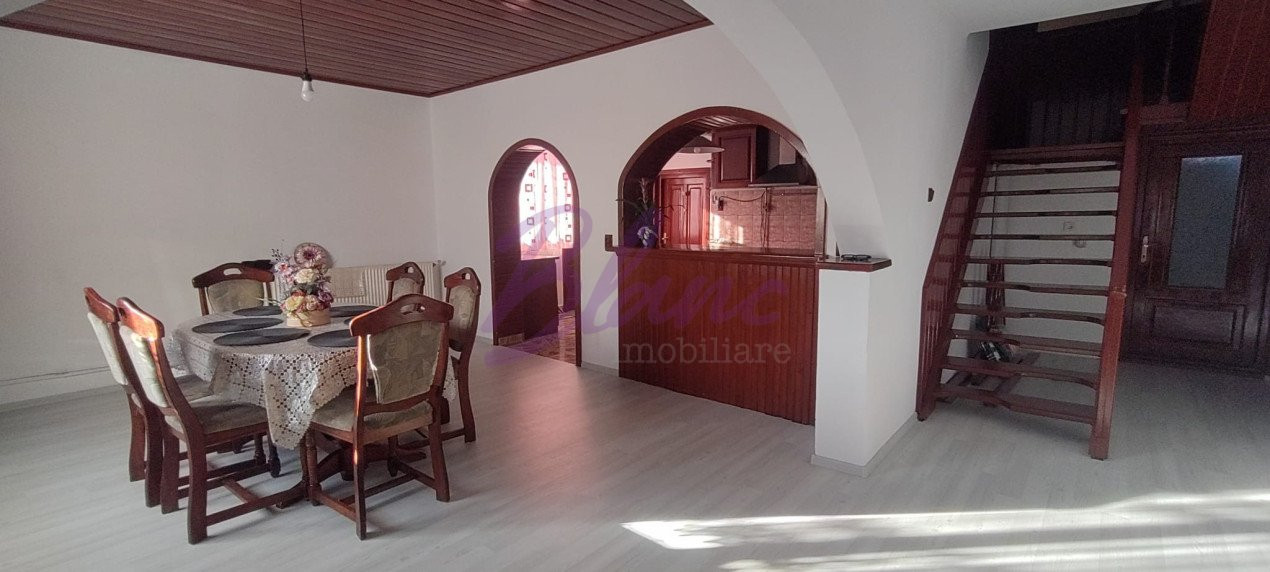 Casă de vânzare 5 camere P+M, Sălard