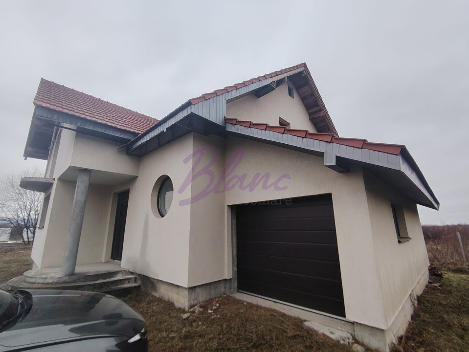 Casa cu etaj la stadiul de semifinisat avansat in Alesd