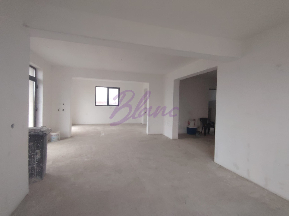 Casa cu etaj la stadiul de semifinisat avansat in Alesd