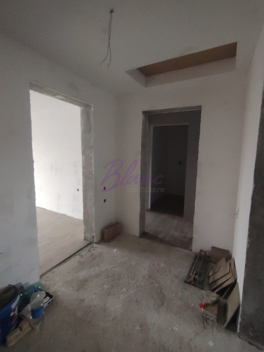 Casa cu etaj la stadiul de semifinisat avansat in Alesd