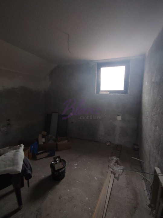 Casa cu etaj la stadiul de semifinisat avansat in Alesd