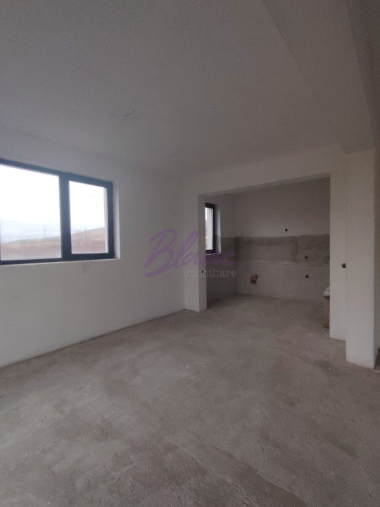 Casa cu etaj la stadiul de semifinisat avansat in Alesd