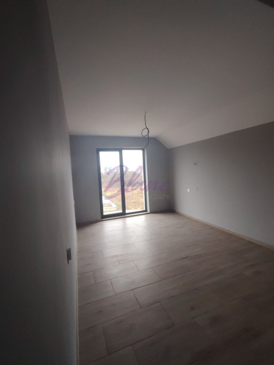 Casa cu etaj la stadiul de semifinisat avansat in Alesd