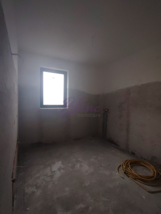 Casa cu etaj la stadiul de semifinisat avansat in Alesd