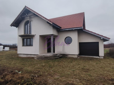 Casa cu etaj la stadiul de semifinisat avansat in Alesd