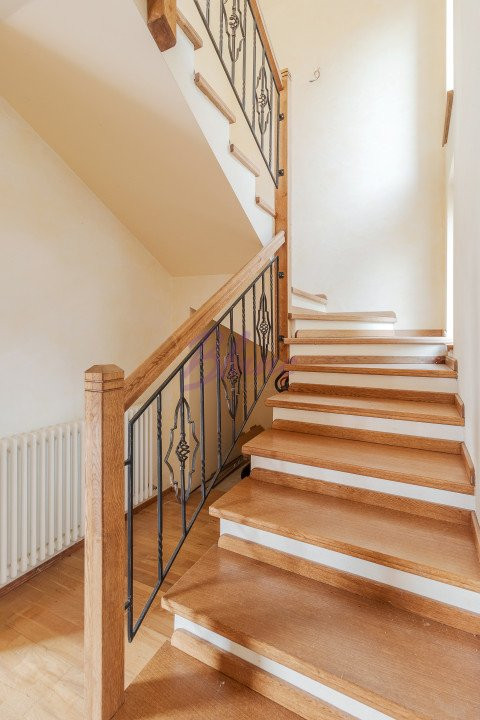 Casa Borș, 10 camere, 477 mp construiți 