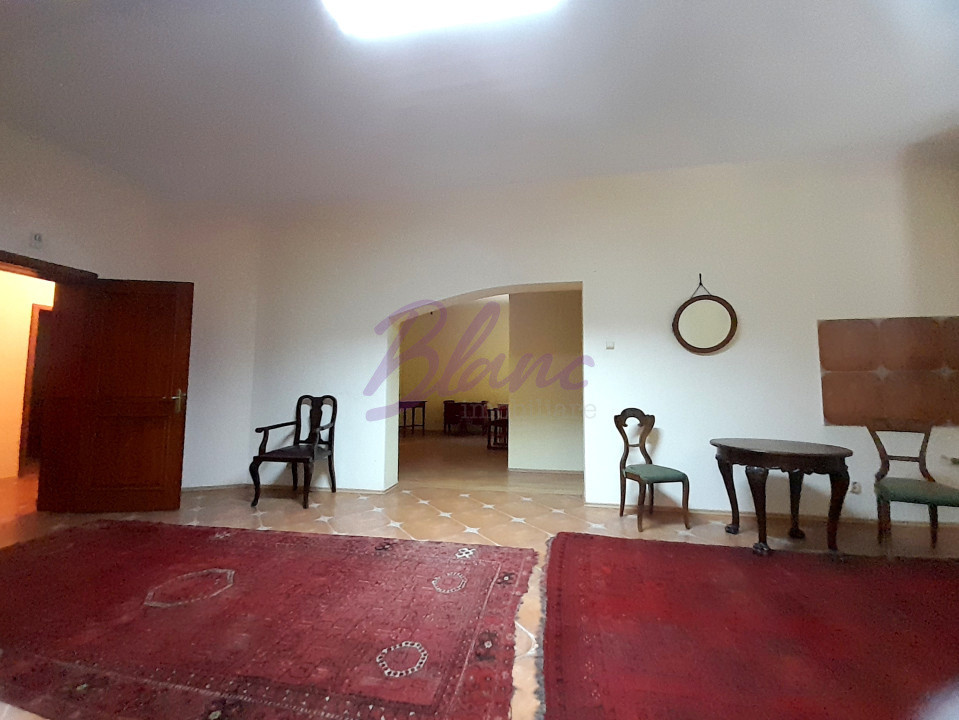 Spațiu de închiriat – ideal pentru birouri sau cabinete, la 200 m de zona pieton