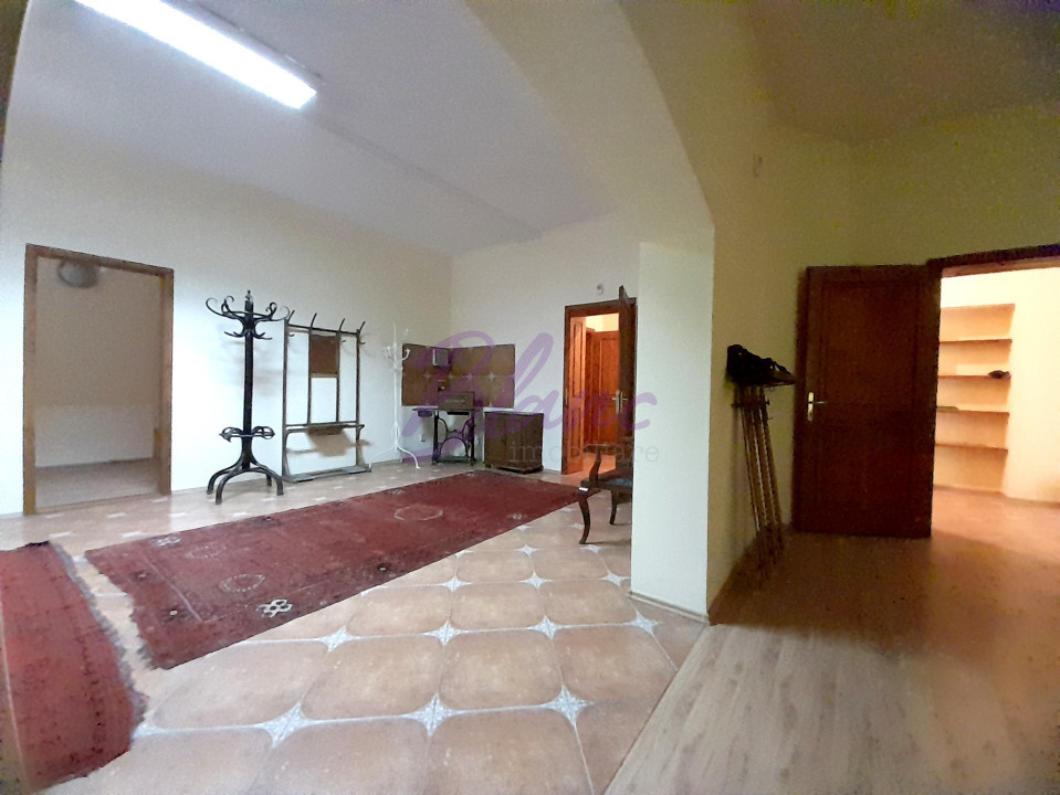 Spațiu de închiriat – ideal pentru birouri sau cabinete, la 200 m de zona pieton