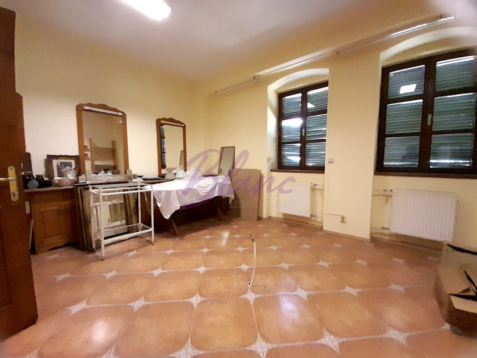 Spațiu de închiriat – ideal pentru birouri sau cabinete, la 200 m de zona pieton