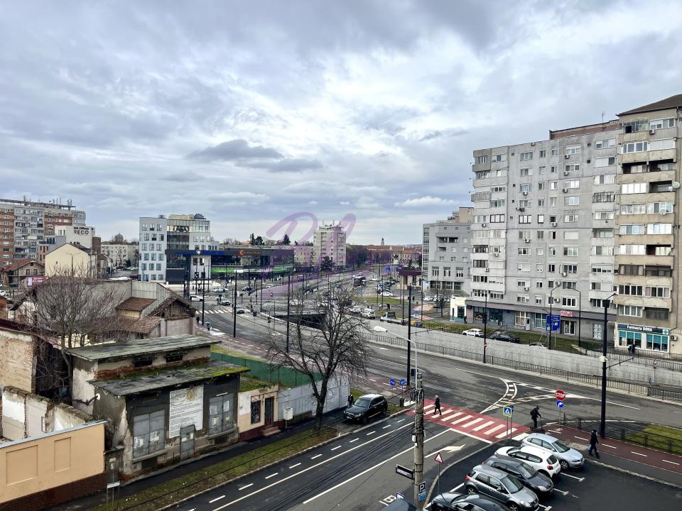 Apartament 2 camere, str. Costaforu, etaj 4/7, amenajat cu designer