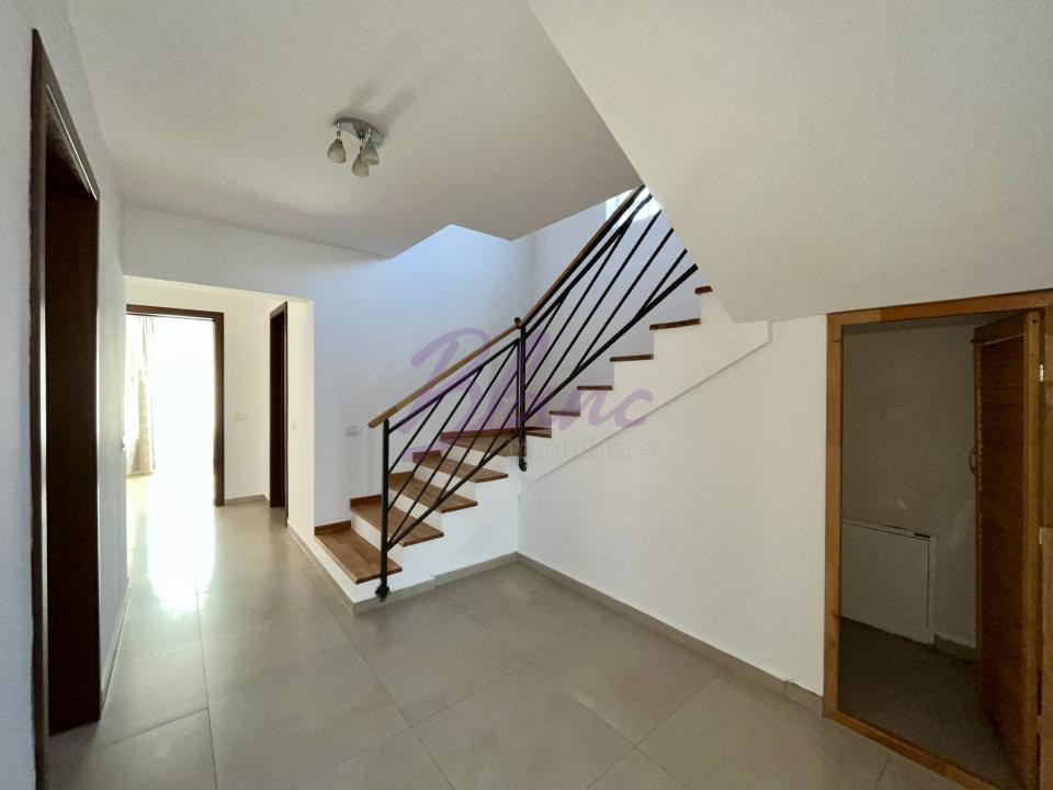 Casa 5 camere, 3 dormitoare, preț corect 