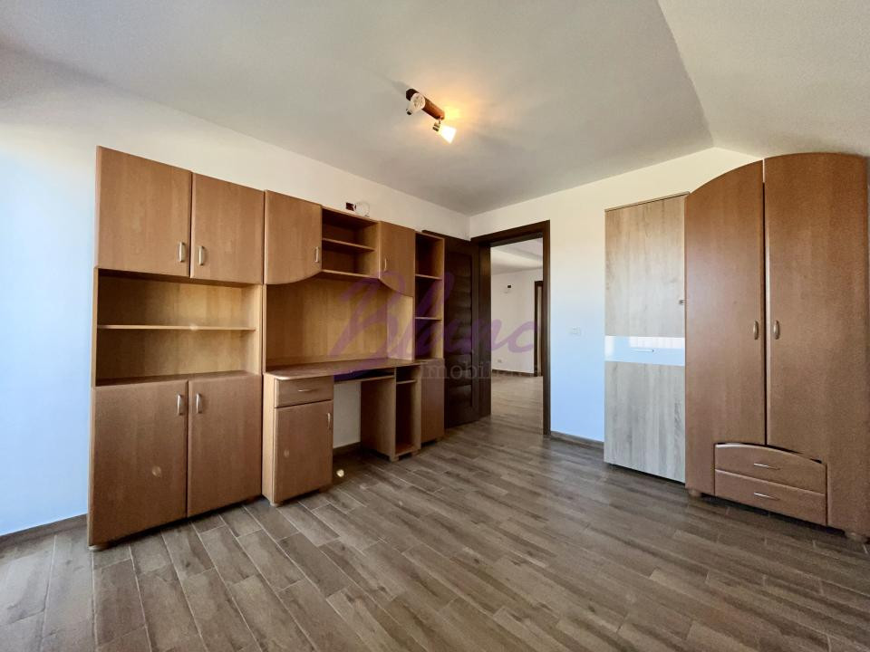 Casa 5 camere, 3 dormitoare, preț corect 