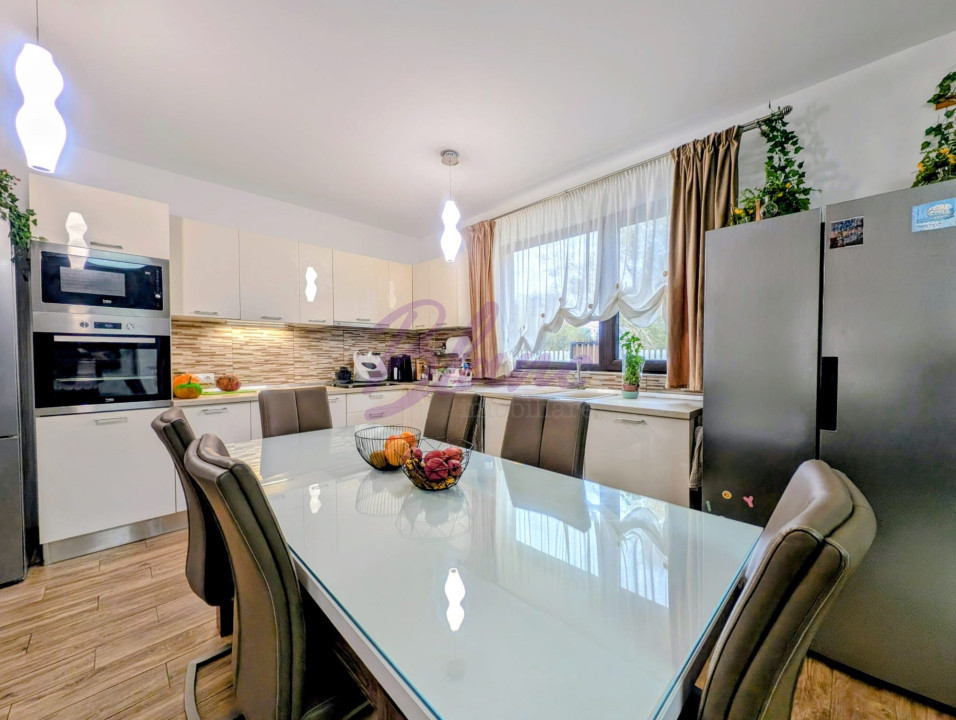 Casa pe 800 mp teren cu  independenta energetica 