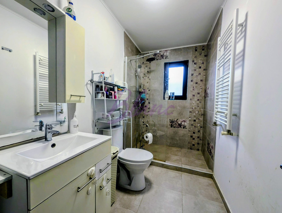 Casa pe 800 mp teren cu  independenta energetica 