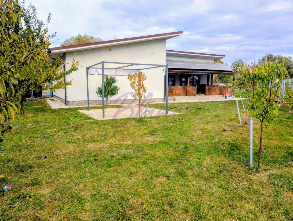 Casa pe 800 mp teren cu  independenta energetica 