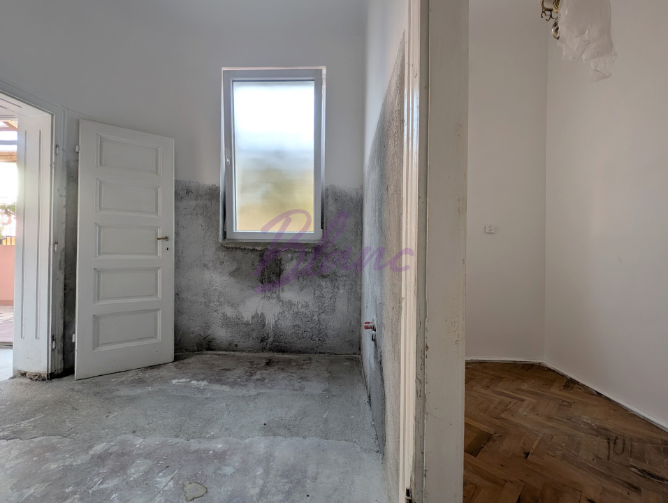 O Casa si  un apartament intr-o  curte individuala in centrul Oradiei