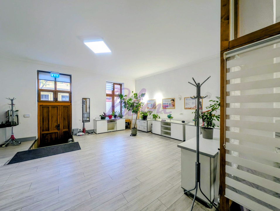 Birou/Cabinet Ultracentral: Locatie de prestigiu si 2 locuri de parcare 