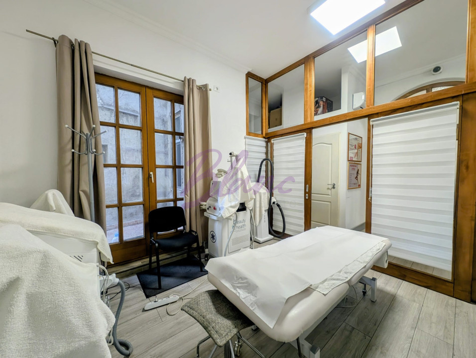 Birou/Cabinet Ultracentral: Locatie de prestigiu si 2 locuri de parcare 