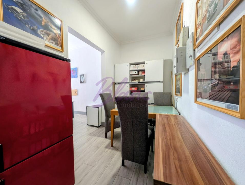 Birou/Cabinet Ultracentral: Locatie de prestigiu si 2 locuri de parcare 