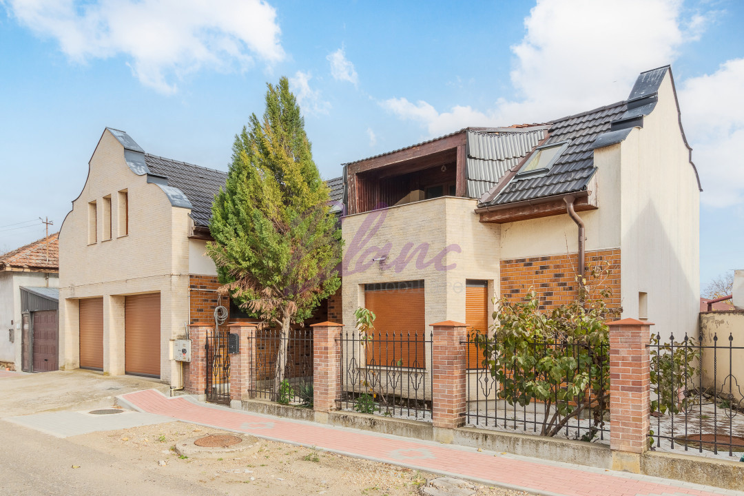 Casa Borș, 10 camere, 477 mp construiți 