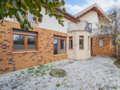 Casa Borș, 10 camere, 477 mp construiți 