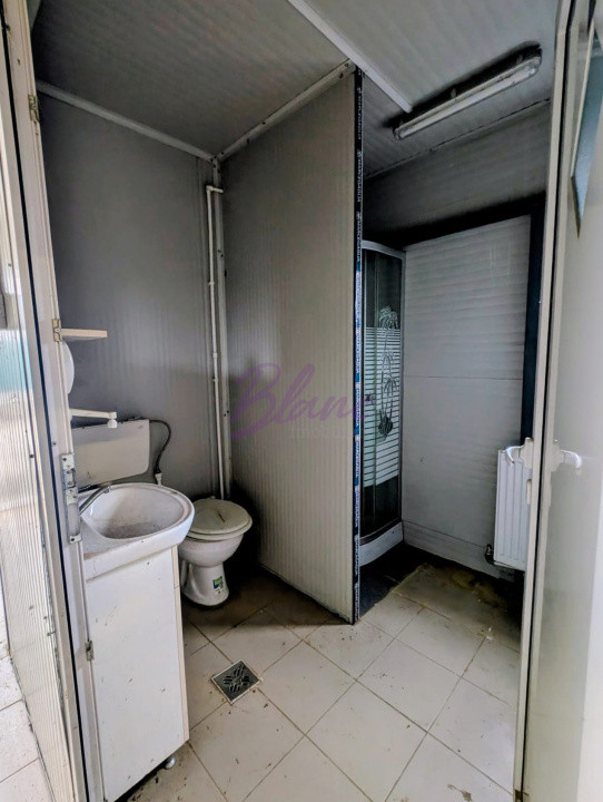 Hala de 250 mp cu Casa in Hodis