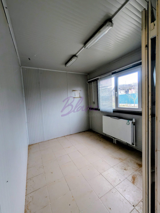 Casa cu hala de 250 mp in Hodis