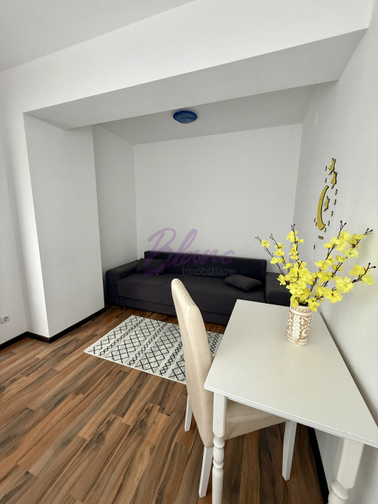 Apartament de închiriat 3 camere,zona Nufărul 