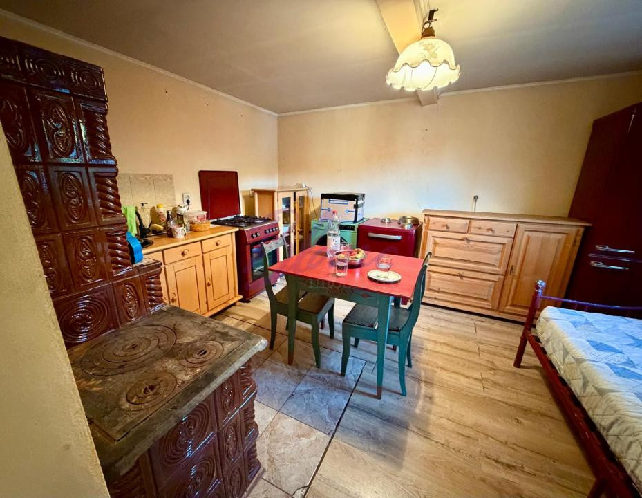 Casă cu 2 corpuri și teren 1.620 mp – Burzuc, Bihor