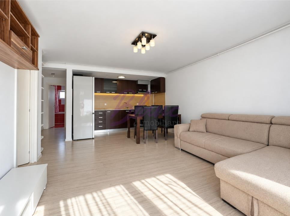 Se vinde GARAJ cu APARTAMENT cu 3 CAMERE inclus in pret - Floresti