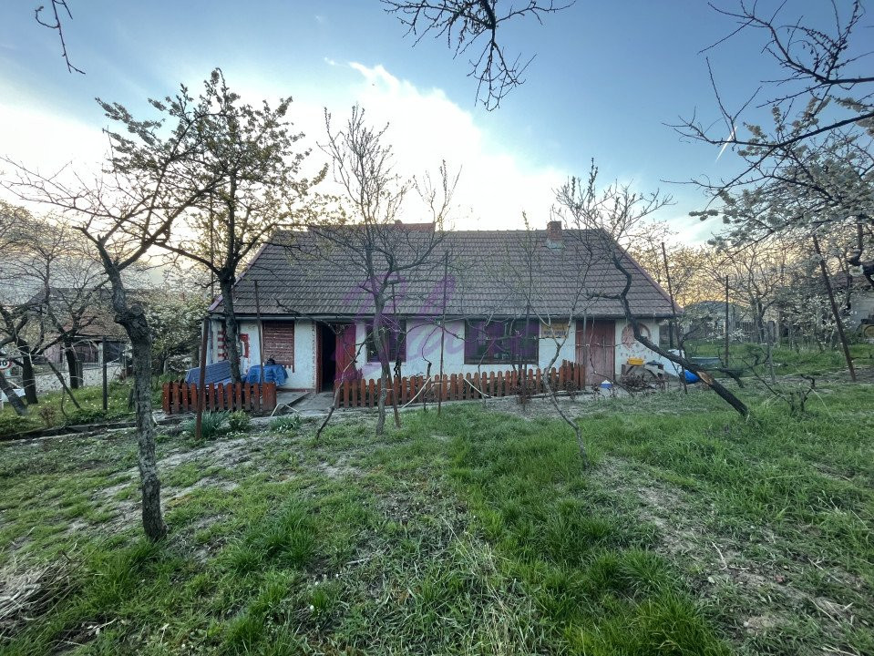 Casa din caramida nearsa, 84 mp construiti + teren 800 mp, zona dealuri