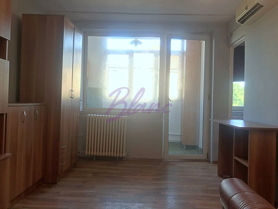 Garsoniera decomandata 