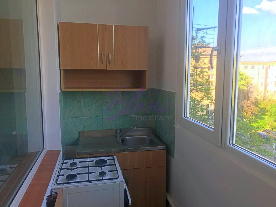 Garsoniera decomandata 