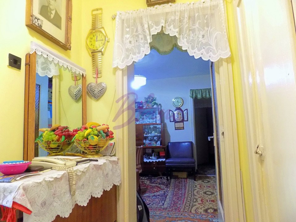 Apartament cu 2 camere zona Rogerius